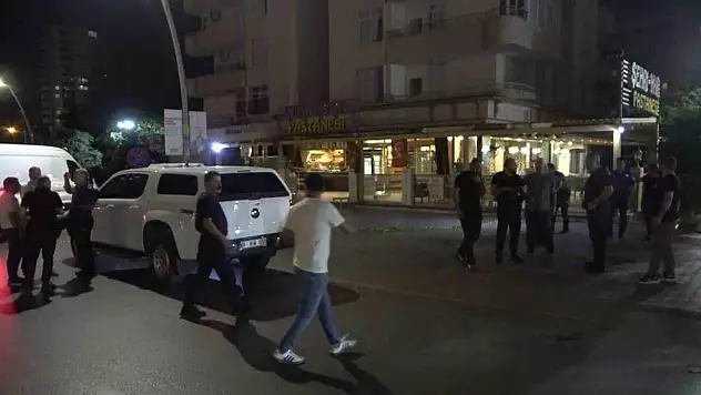 Pastaneye el bombası atıldı