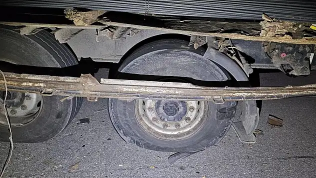 Feci kaza! Genç tır şoförü lastik değiştirirken başka bir tırın altında kaldı