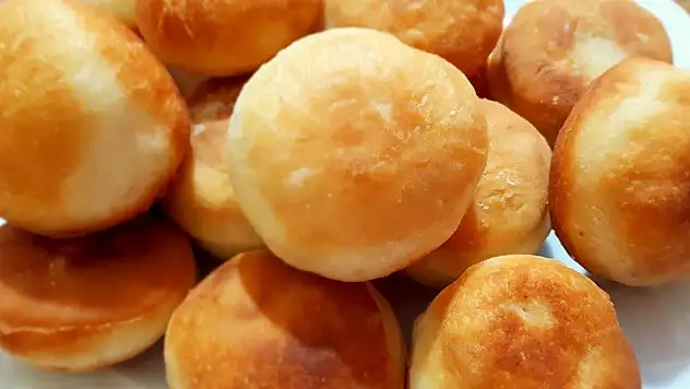 Pazar kahvaltılarının vazgeçilmezi! Pişi böyle hazırlanırsa balon gibi kabarıyor