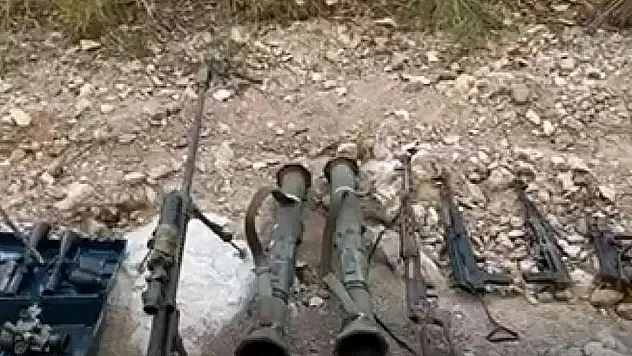 Pençe-Kilit bölgesinde teröristlere ait çok sayıda silah ve mühimmat ele geçirildi