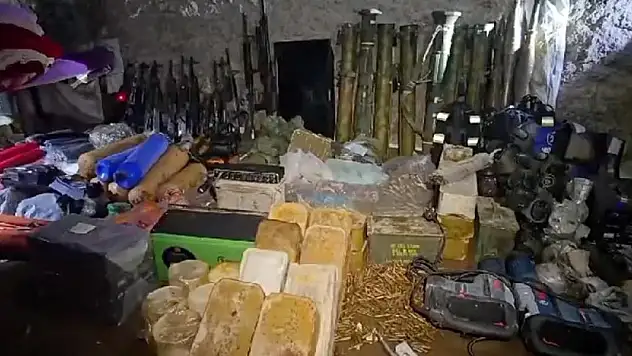 Pençe-Kilit'te silah, mühimmat ve yaşam malzemesi ele geçirildi