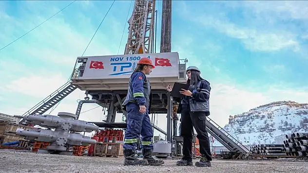 Petrol fiyatlarındaki gerilemenin Türkiye'nin enerji faturasını hafifleteceği öngörülüyor