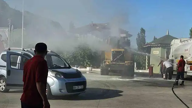 Petrol istasyonundaki kepçe yandı: Faciadan dönüldü