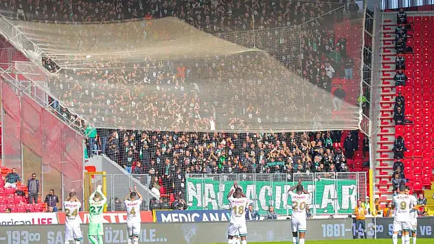 PFDK'dan Konyaspor'a para taraftarlara kart bloke cezası