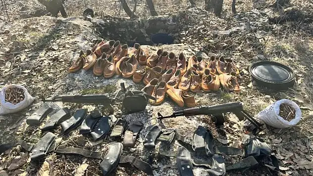 PKK'lı teröristlere ait toprağa gömülü silah ve mühimmat ele geçirildi