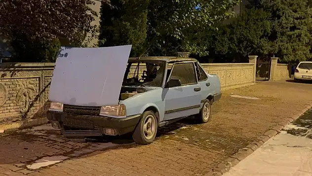 Plakasız Otomobil Cayır Cayır Yandı!