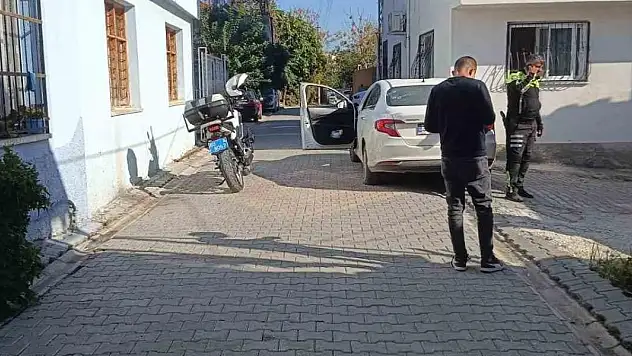 Polis memuru boşanmak isteyen eşinin sokağında tabanca ile etrafa ateş açtı