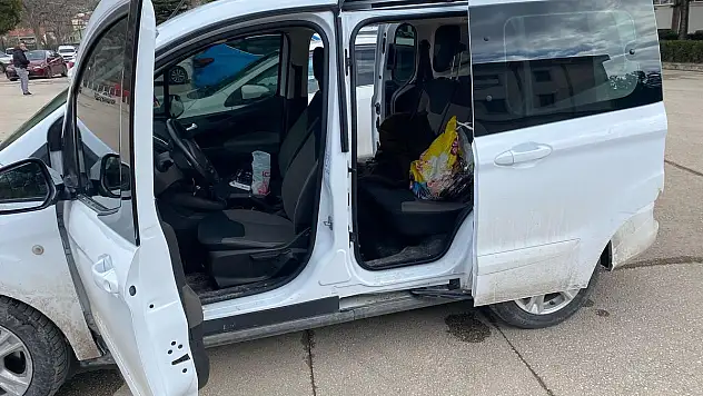 Polis peş peşe durdurdu, içinden çıkanlar pes dedirtti!