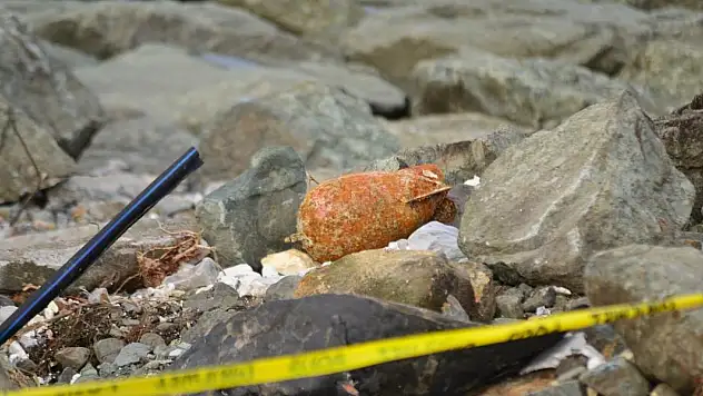 Rize'de patlamamış 'su altı bombası' kıyıya vurdu