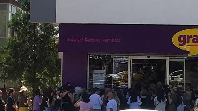 Saç saça, baş başa indirim kavgası