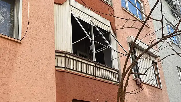 Saç spreyi kutuları patladı, binada oturanlar korkuyla sokağa çıktı