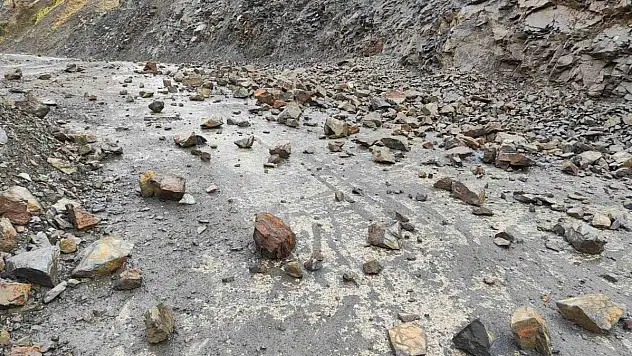 Sağanak heyelana neden oldu