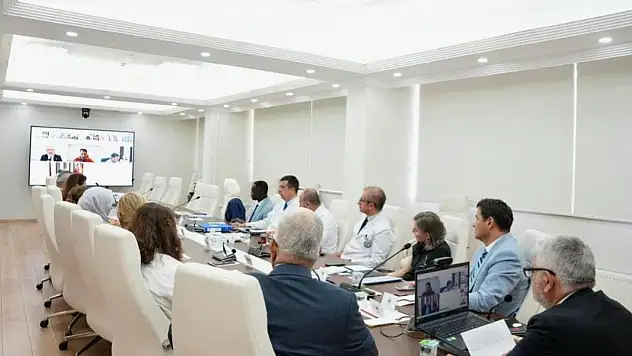 Sağlık Bilimleri Üniversitesi, Türkiye'nin şefkat diplomasisini dünyaya taşıyor