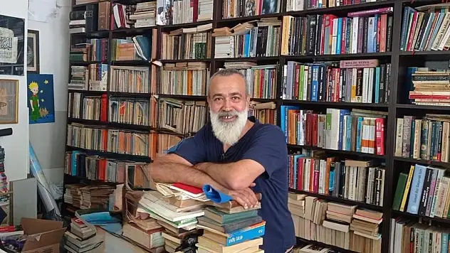 Şair Aycı, Gazze'de soykırıma ithafen yazdığı şiirlerle sessiz kalmıyor