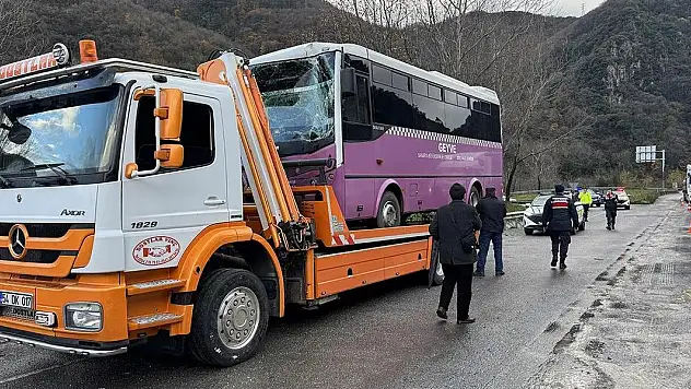 Sakarya'da 6 araç birbirine girdi: 15 yaralı