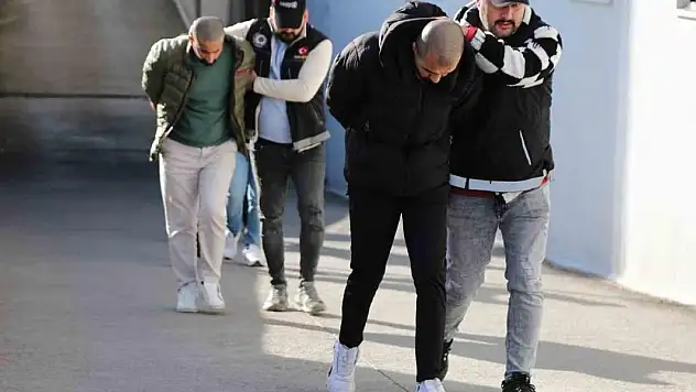 Sakatat parçalarının arasına zulalanmış 44 kilo esrar ele geçirildi