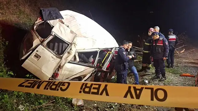 Samsun'da minibüs şarampole devrildi: 1 ölü