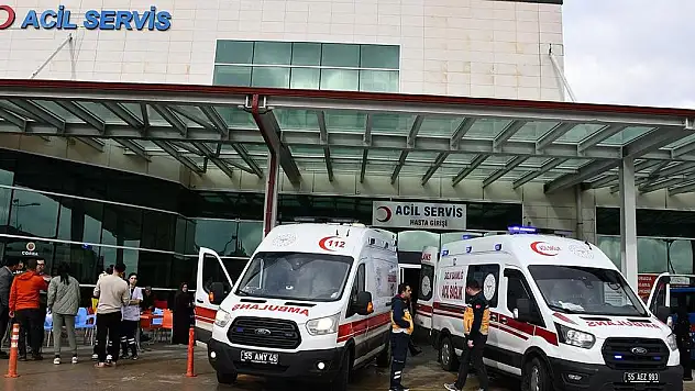 Samsun'da öğrencileri taşıyan okul servisi devrildi: 9 yaralı