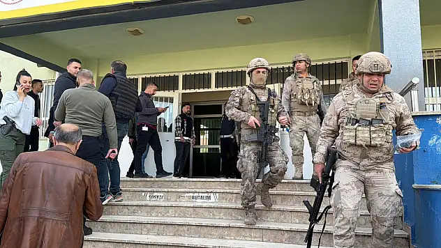 Şanlıurfa'da lisede silahlı saldırı 16 kişi yaralandı! Saldırgan intihar etti!