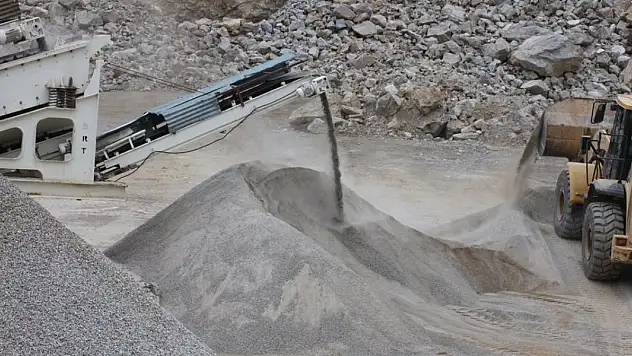 Sarayönü Belediyesi altyapı çalışmaları için taş ocağı aldı