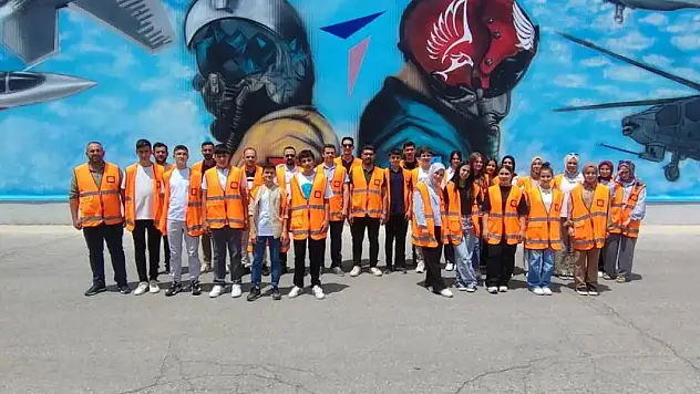 Sarayönü Derneği, lise öğrencilerini TUSAŞ VE ASELSAN'a götürdü