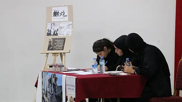 Sarayönü'nde liseler arası münazara düzenlendi
