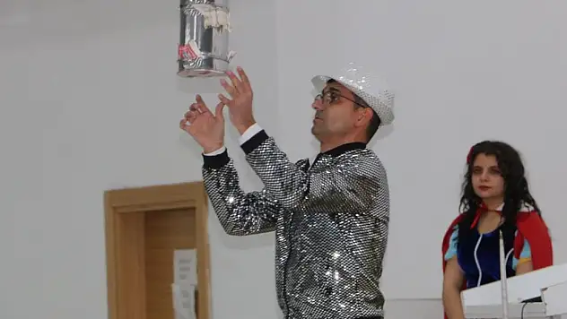 Sarayönü'nde sihirbazlık gösterisi yapıldı