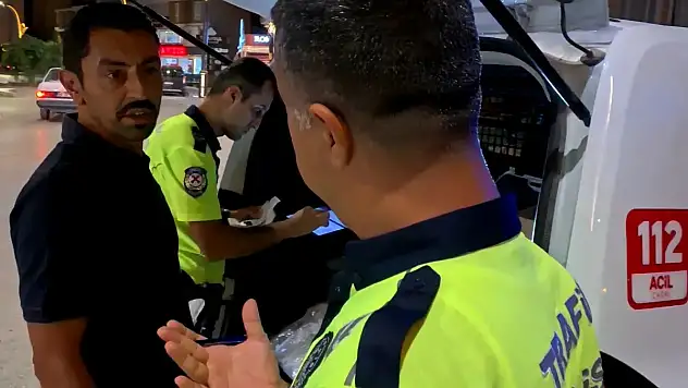 Sarhoş yakalanınca polise dayılandı! 'Ehliyetimi alamazsınız'
