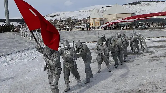 Sarıkamış şehitleri için binlerce kişi yürüdü