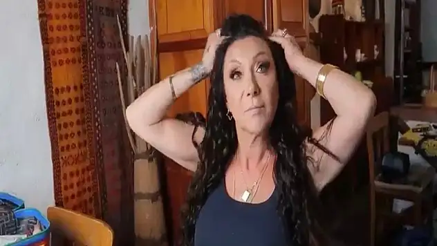 Şarkıcı Güllü'nün kızı ve arkadaşının avukatından suç duyurusu