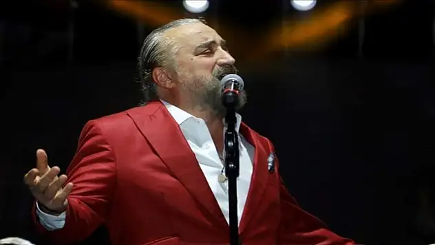 Şarkıcı Volkan Konak hayatını kaybetti