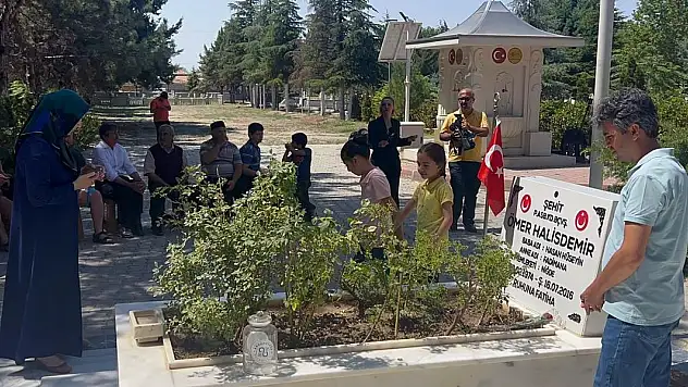 Şehadetinin 9'uncu yılında Ömer Halisdemir'in kabrine ziyaretçi akını