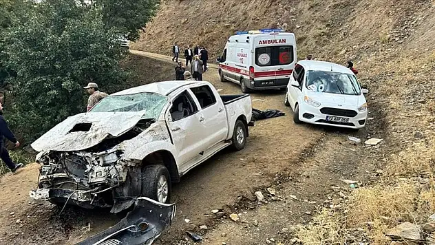 Şehit askerin yakınlarının bulunduğu pikap şarampole devrildi