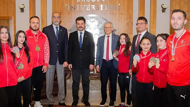 Selçuk Üniversiteli Şampiyonlardan Rektör Yılmaz'a Ziyaret