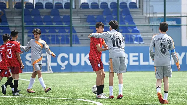 Selçuklu Belediyesi Ortaokullar Arası Futbol Turnuvası Başladı