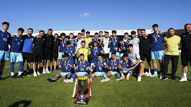 Selçuklu Belediyespor'un U17 takımı Türkiye ikincisi oldu