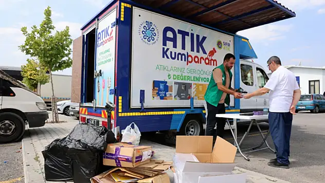 Selçuklu'da atıklar nakit paraya dönüşüyor: Atığını getir, harçlığını götür!