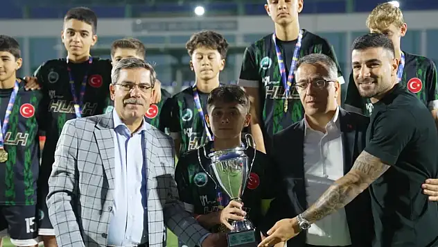 Selçuklu'da Şampiyon Ahmet Hazım Uluşahin İmam Hatip Ortaokulu