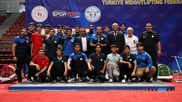 Selçuklu halter takımı Türkiye ikincisi