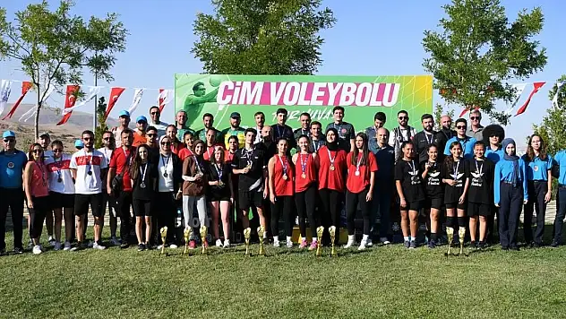 Selçuklu'da Çim Voleybolu Turnuvasında şampiyonlar belli oldu!