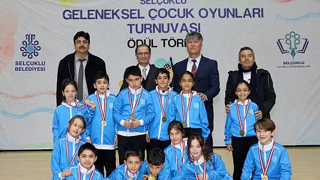Selçuklu'da Geleneksel Çocuk Oyunları Turnuvası'nda ödül heyecanı yaşandı