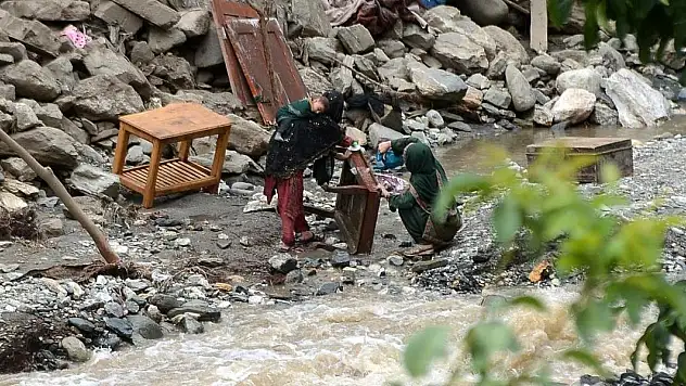 Selde ölenlerin sayısı 330'a yükseldi
