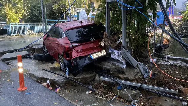 Selin vurduğu Ayazağa'da hasar, gün ağarınca ortaya çıktı