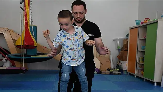 Serebral palsili Deniz, ilk adımını 7 yaşında attı