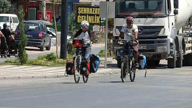 Seyahat tutkunu çift, bisikletle 3 bin kilometre yol yaptı
