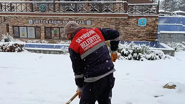 Seydişehir'de karla mücadele çalışmaları sürüyor
