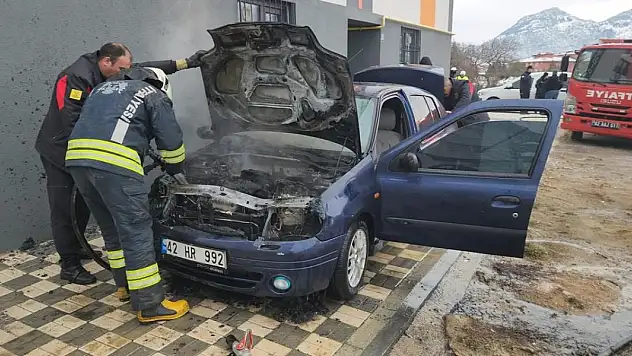 Seydişehir'de park halindeki otomobil yandı