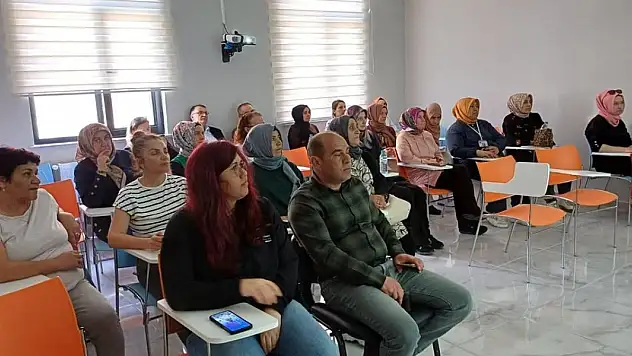 Seydişehir'de sağlık personeline eğitim verildi