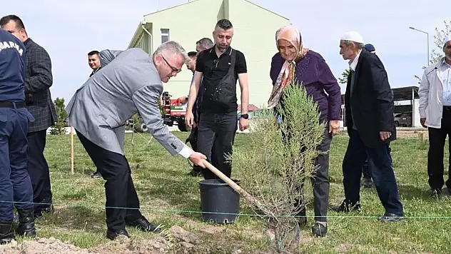 Seydişehir'de şehitlerin anısına fidan dikildi