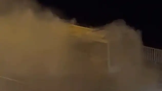 Seyir halindeki halk otobüsü yandı